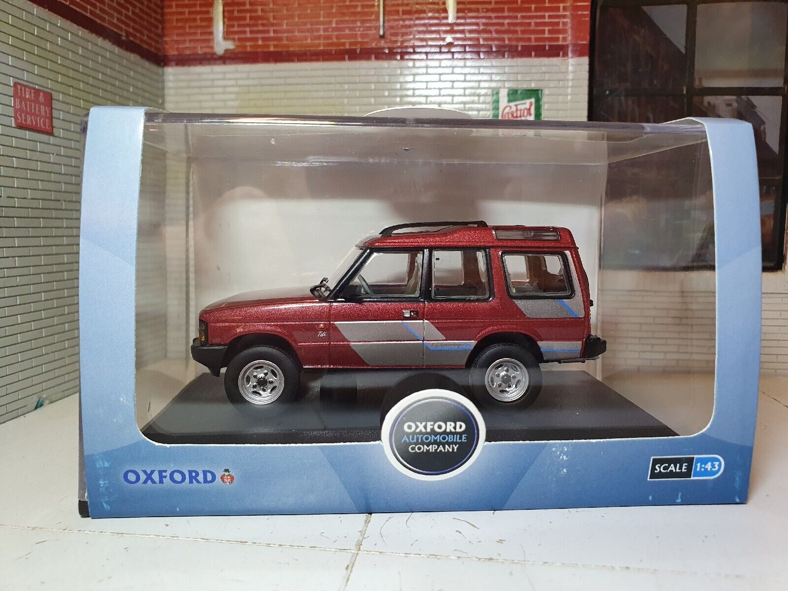 Land Rover Discovery ミニカー 1/43 Diecast model cars Land Rover Discovery 1/43 Solido 3 white/black