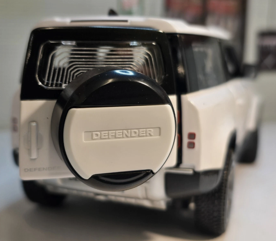 Land Rover 2022 Defender 90 64700 Rastar 1:24 (Red/White)