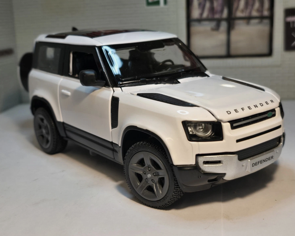 Land Rover 2022 Defender 90 64700 Rastar 1:24 (Red/White)