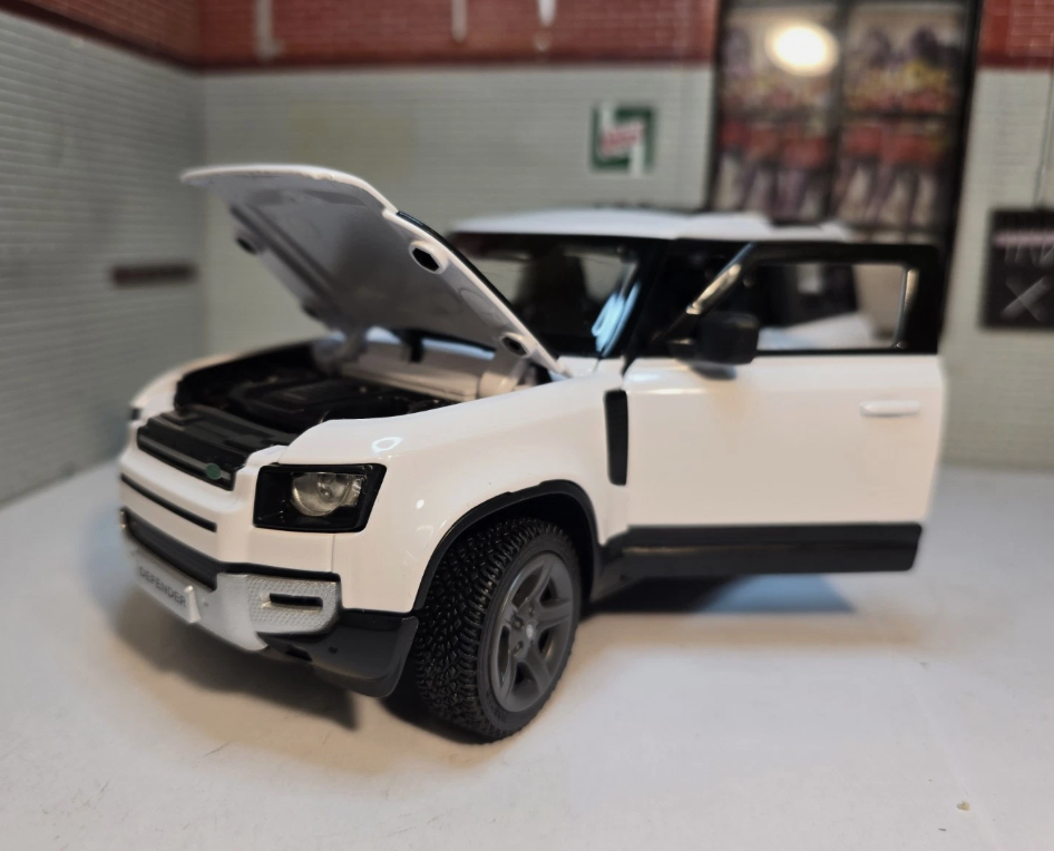 Land Rover 2022 Defender 90 64700 Rastar 1:24 (Red/White)