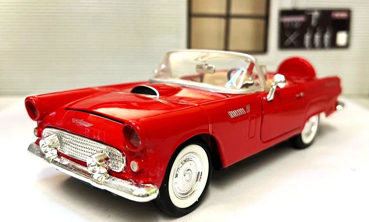 Ford 1956 Thunderbird 73215 Motormax 1:24