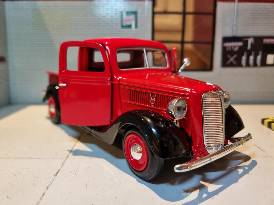 Ford 1937 Pickup Truck Rouge Vintage 73233 Motormax 1:24