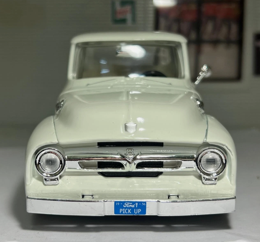 Ford 1956 F100 Pickup Motormax 732357 1:24 (Blue/Red/White)