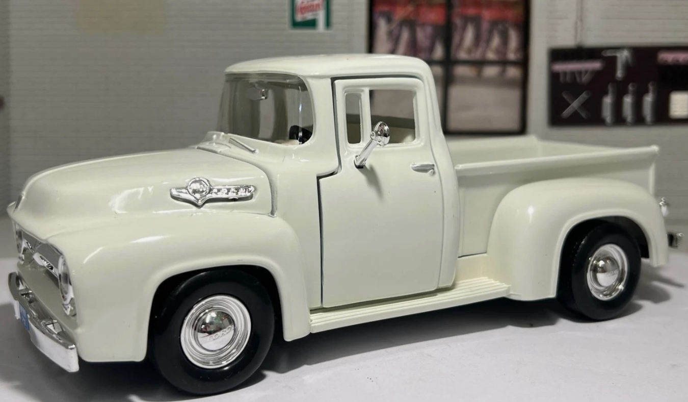 Ford 1956 F100 Pickup Motormax 732357 1:24 (Blue/Red/White)