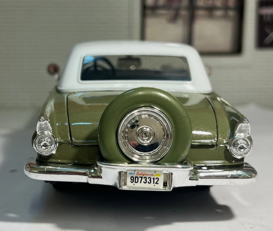 Ford 1956 Thunderbird Coupe Hard Top Motormax 73312 1:24