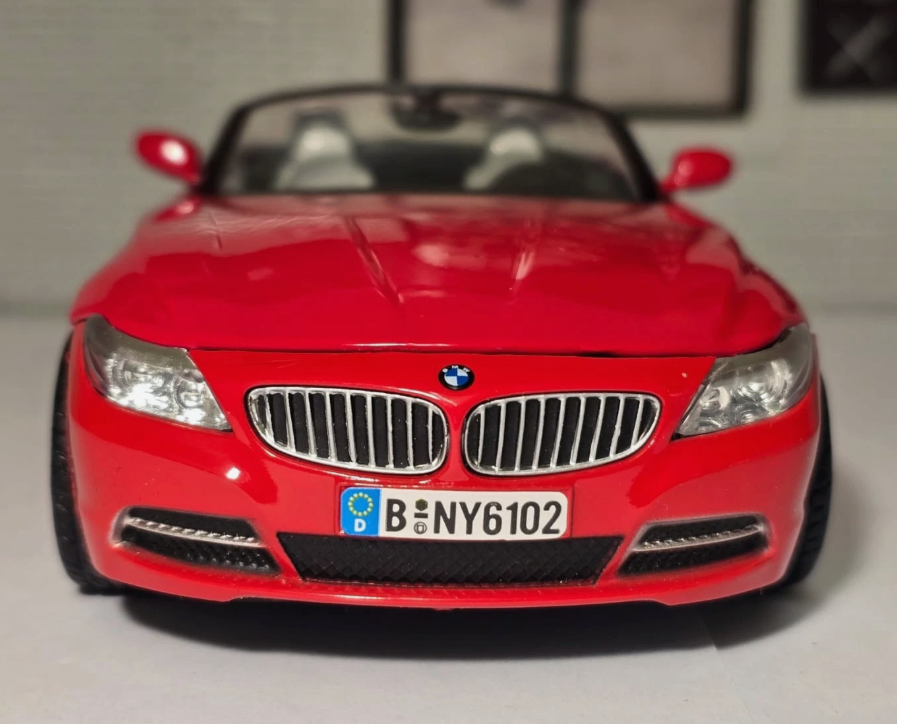 BMW 2010 Z4 Cabriolet Roadster 73349 Maisto 1:24
