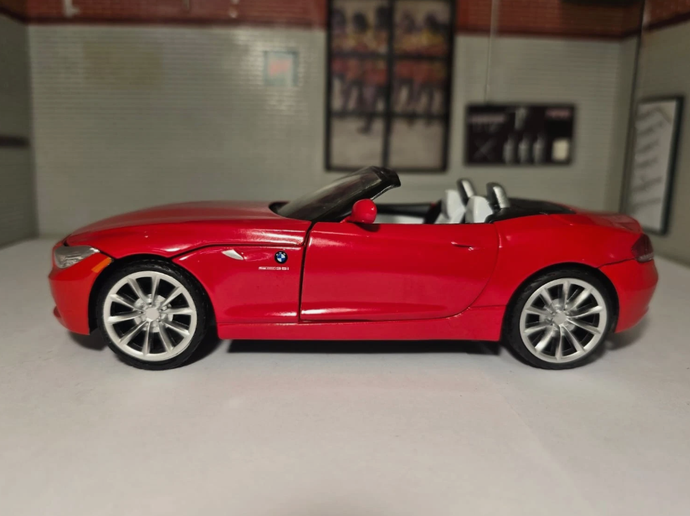 BMW 2010 Z4 Cabriolet Roadster 73349 Maisto 1:24