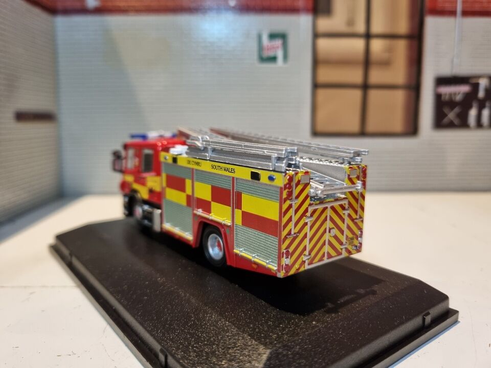 Scania CP28 South Wales Fire and Rescue Fire Engine 76SFE012 Oxford moulé sous pression 1:76