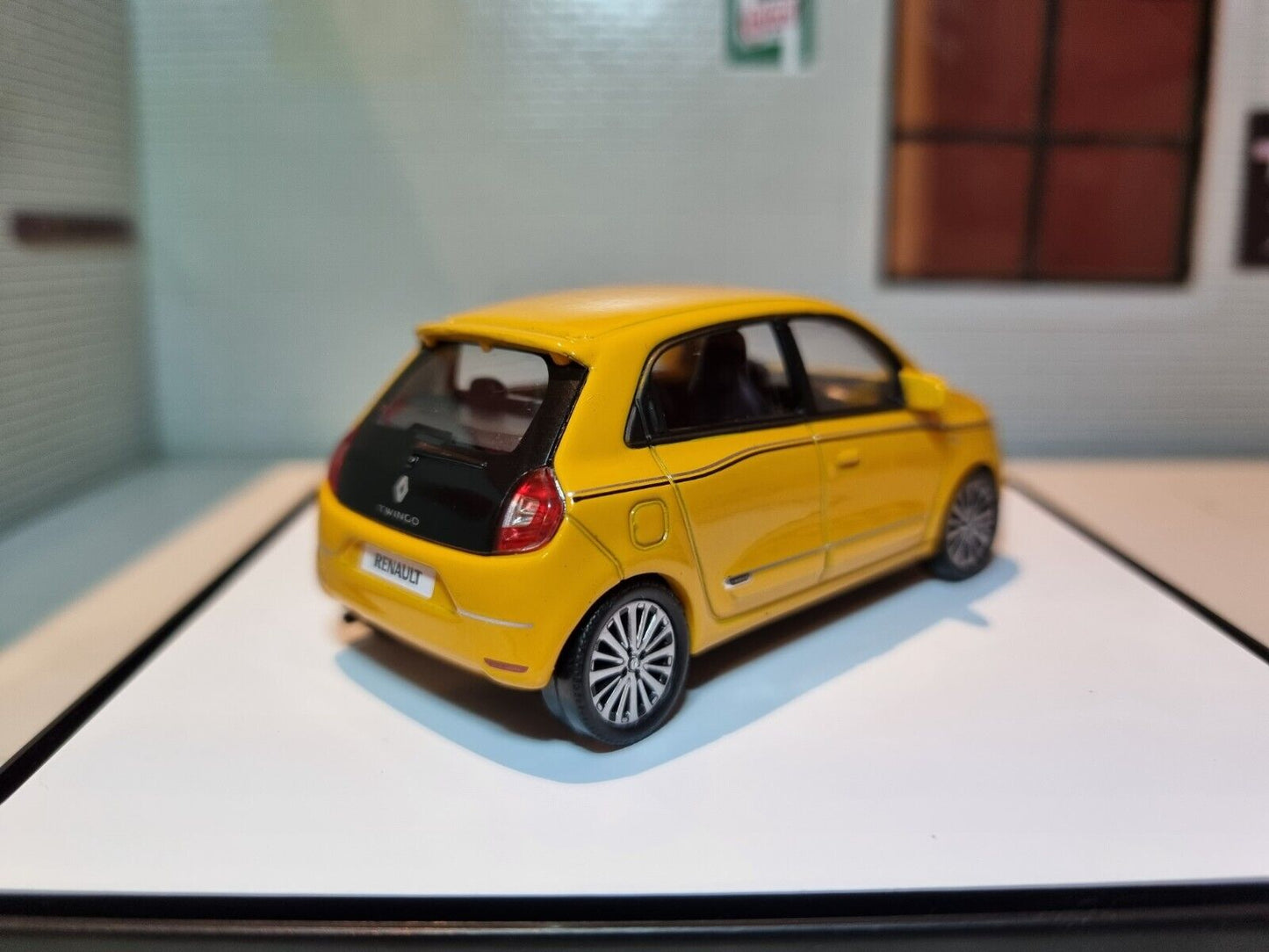 Renault 2014 Twingo Ex Concessionnaire 1:43