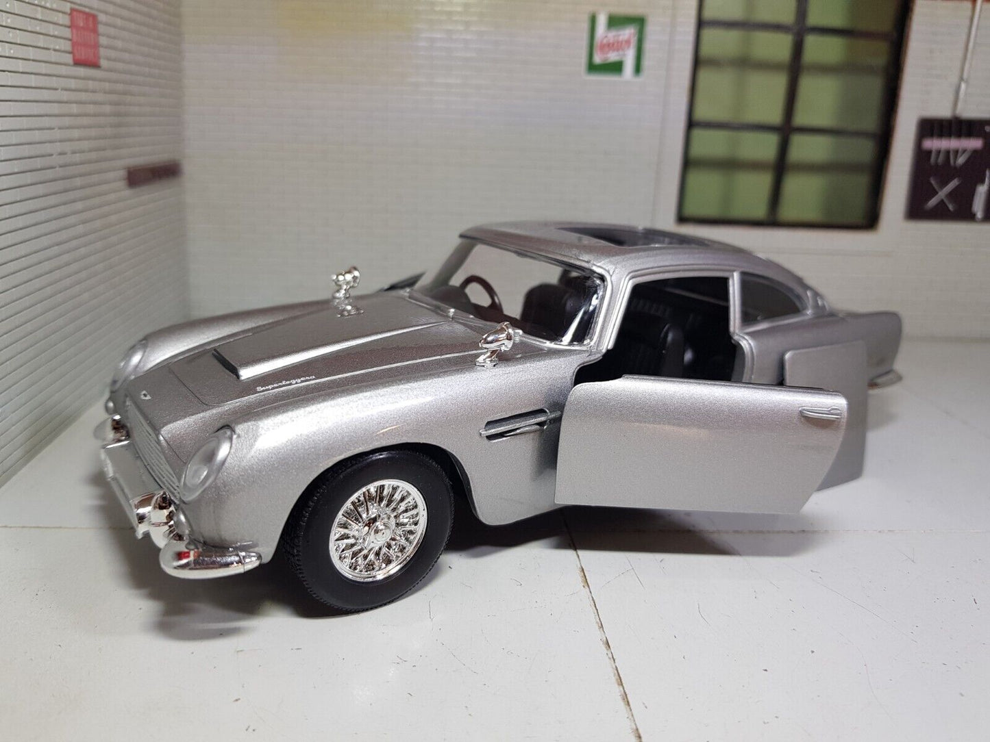 Aston Martin DB5 James Bond Collection Goldfinger Motormax 79857 1:24