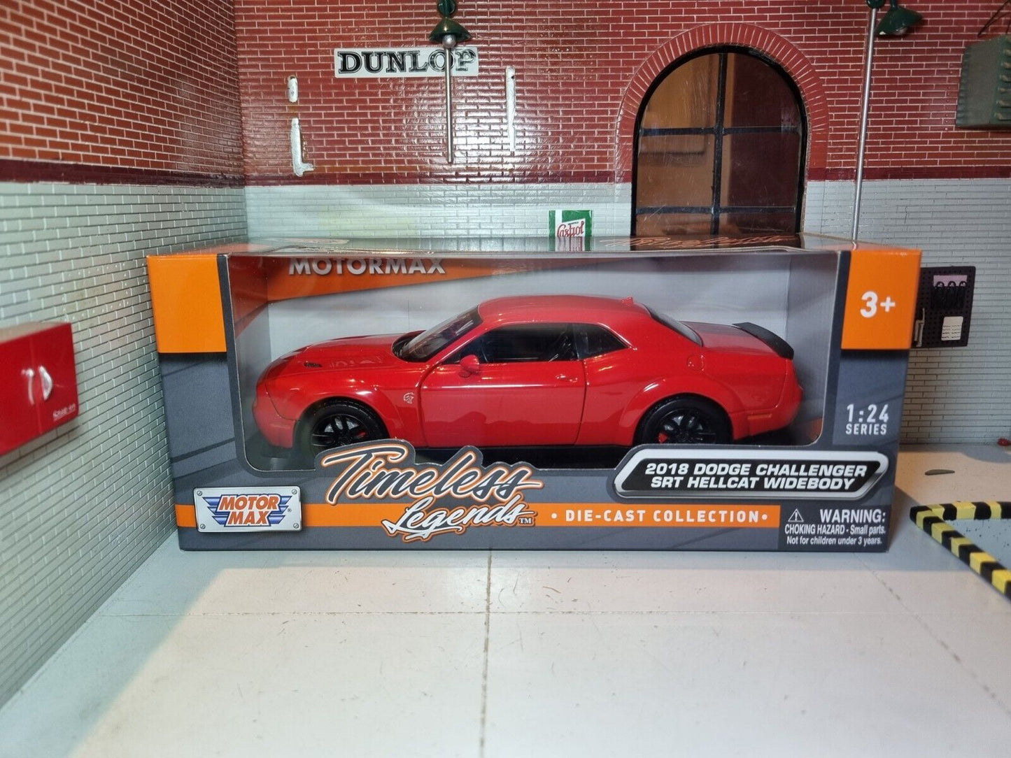 Dodge 2018 Challenger SRT Hellcat Widebody 79350 Motormax 1:24