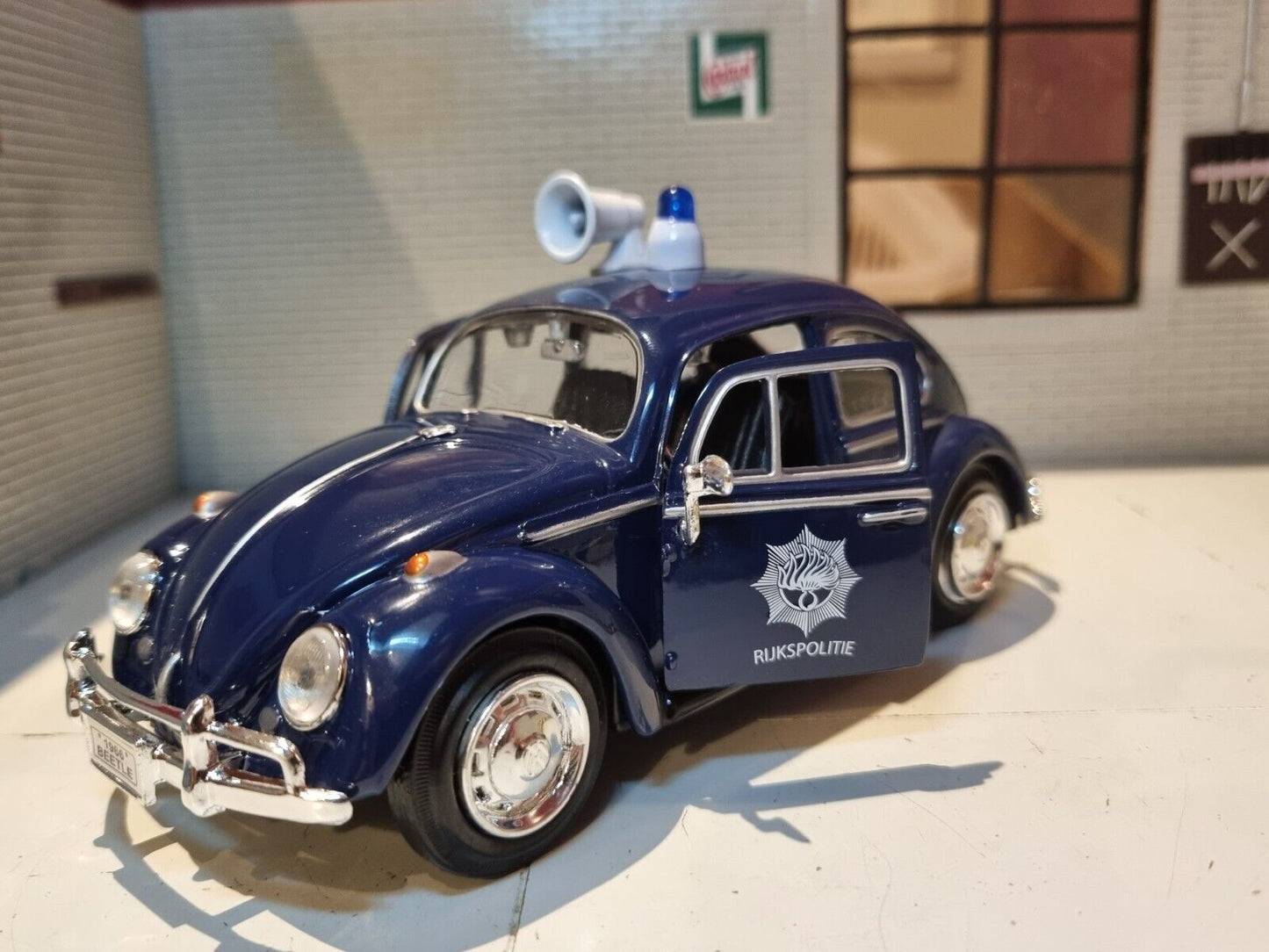 Volkswagen 1966 Beetle Niederländisches Polizeiauto 79589 Motormax 1:24