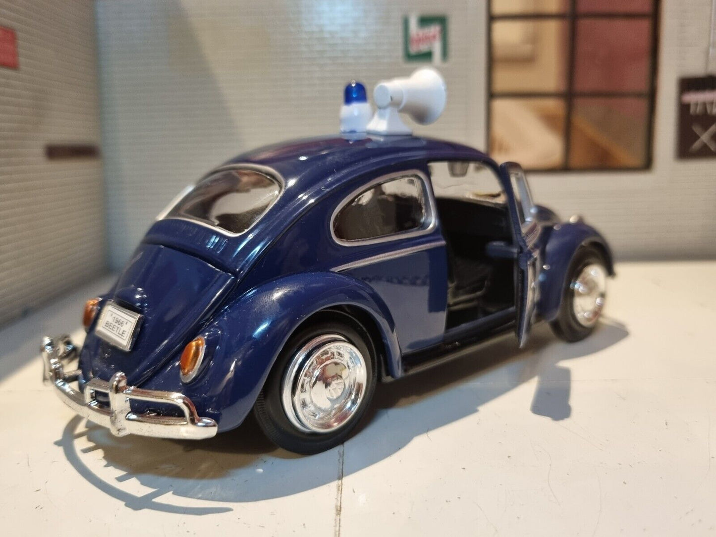 Volkswagen 1966 Beetle Niederländisches Polizeiauto 79589 Motormax 1:24