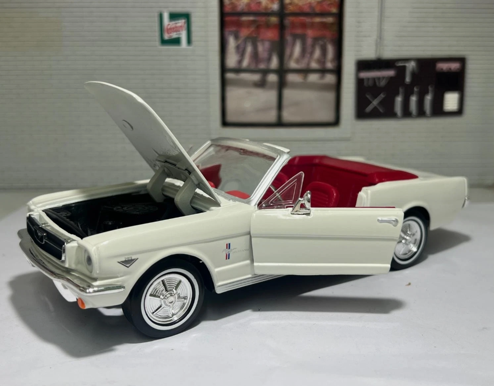 Ford 1964 Mustang James Bond 007 Goldfinger 79852 Motormax 1:24