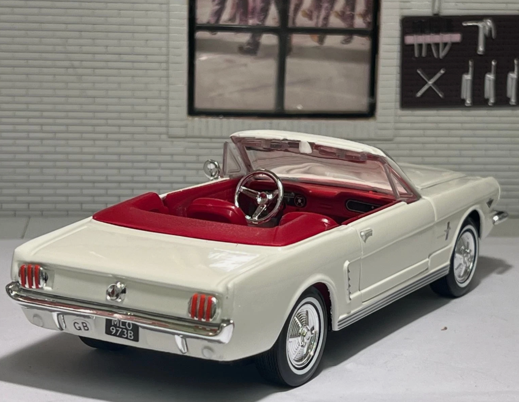 Ford 1964 Mustang James Bond 007 Goldfinger 79852 Motormax 1:24