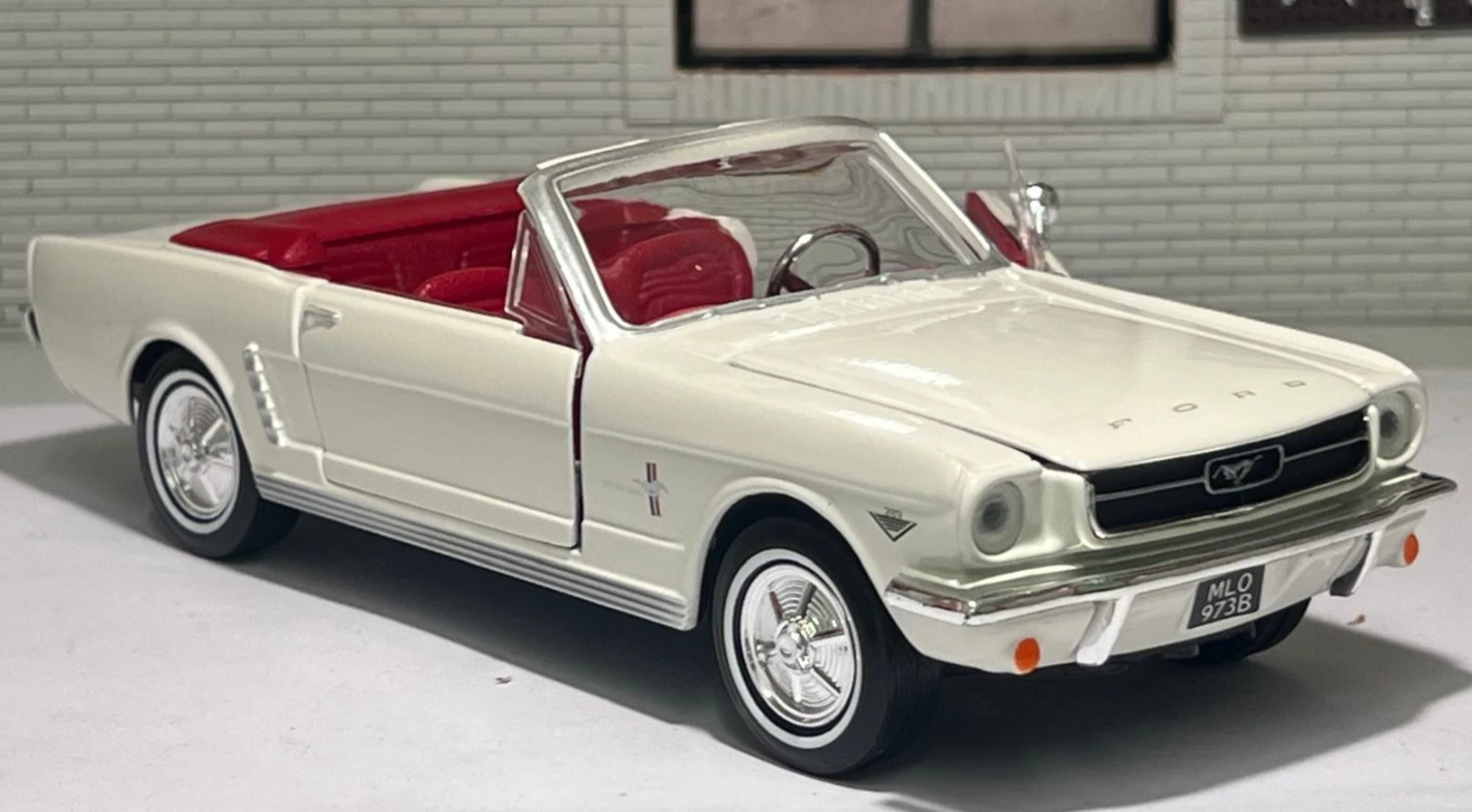 Ford 1964 Mustang James Bond 007 Goldfinger 79852 Motormax 1:24