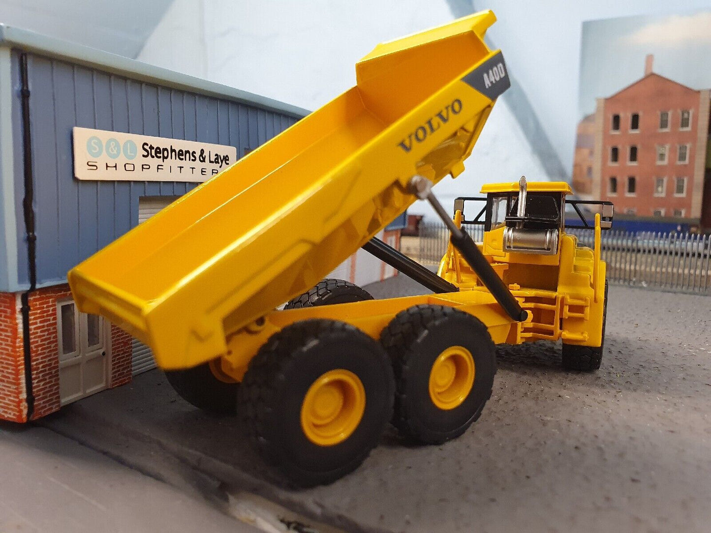 Volvo A40D 2000-2007 Tipper Artic Dump Truck 810002 Oxford Diecast 1:72