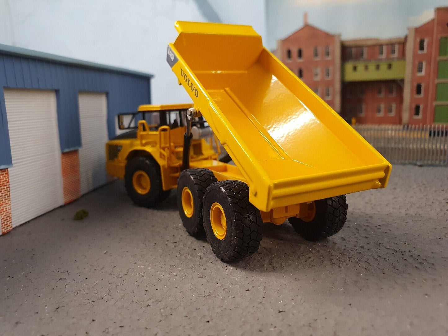 Volvo A40D 2000-2007 Tipper Artic Dump Truck 810002 Oxford Diecast 1:72