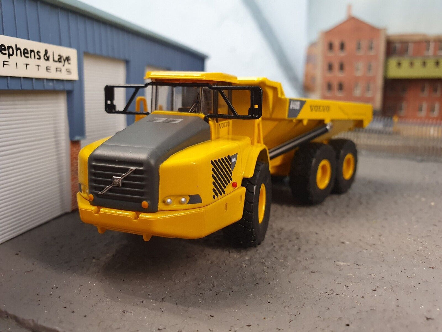 Volvo A40D 2000-2007 Tipper Artic Dump Truck 810002 Oxford Diecast 1:72