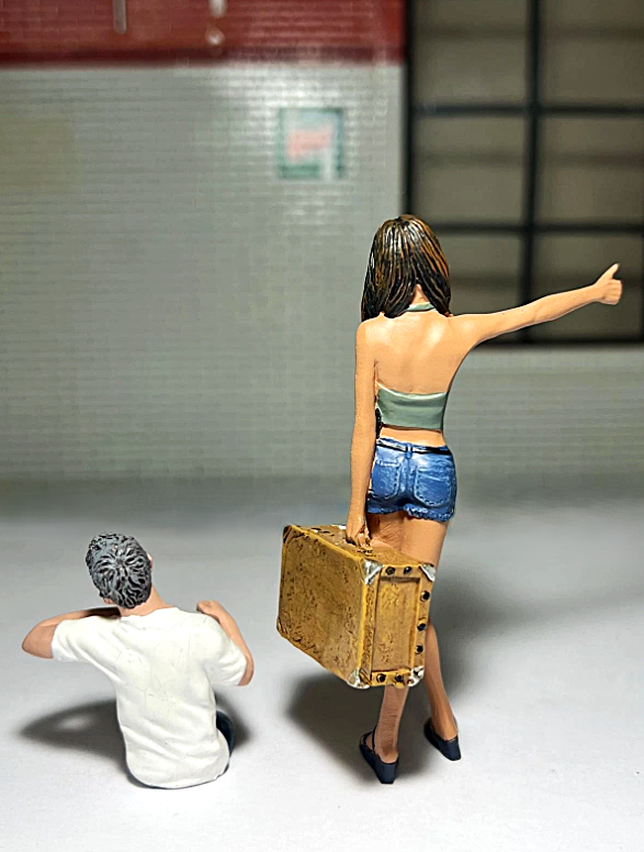 Hitchhiker Set of 2 Figurines AD-23996 American Diorama 1:24