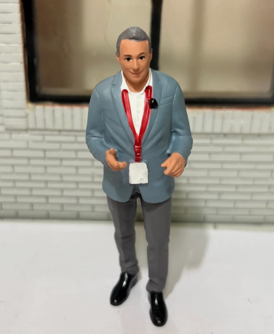 "On Air" Presenter AD-24402 American Diorama 1:24