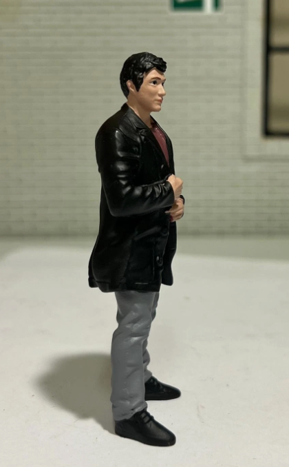 "Car Meet 3 - Figure 3" AD-76428 American Diorama 1:24