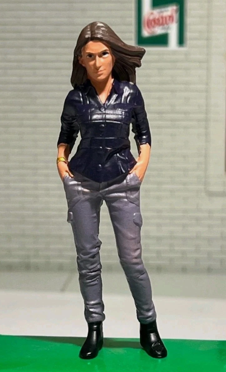 "Car Meet 3 - Figure 5" AD-76430 American Diorama 1:24