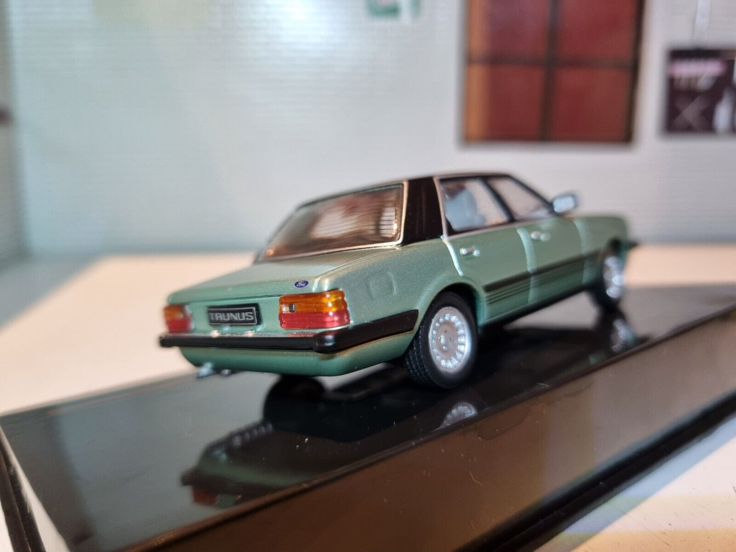 Ford 1983 Taunus Ghia IXO 1:43