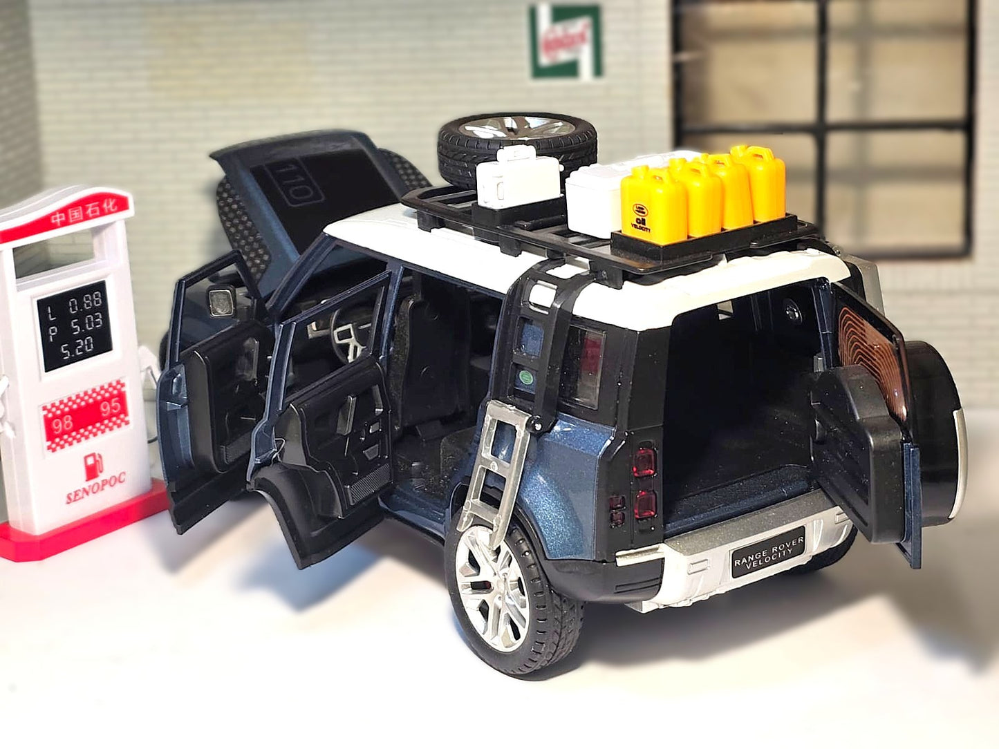 Land Rover 2022 Defender 110 CZ607 Che Zhi 1:24