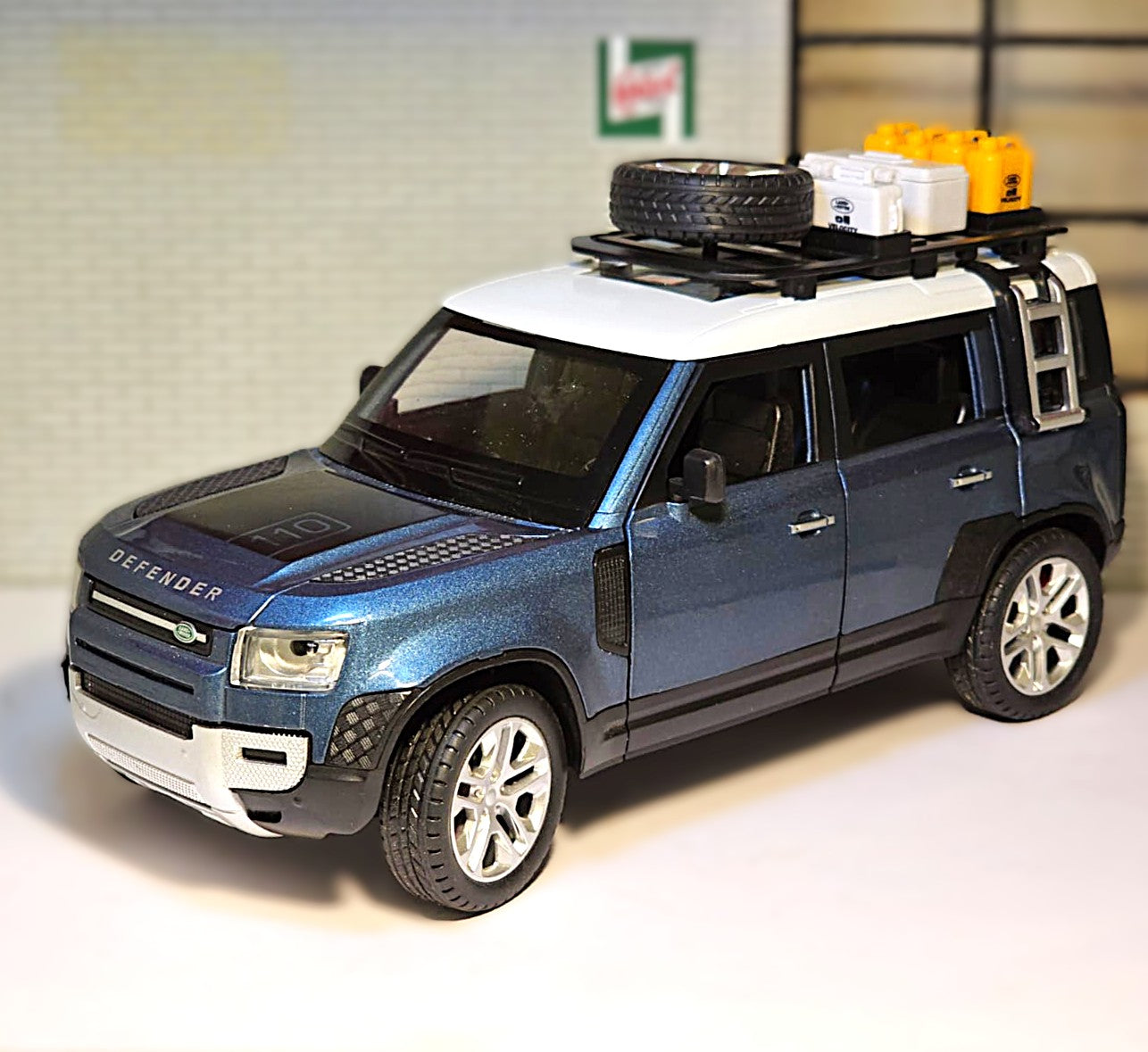 Land Rover 2022 Defender 110 CZ607 Che Zhi 1:24
