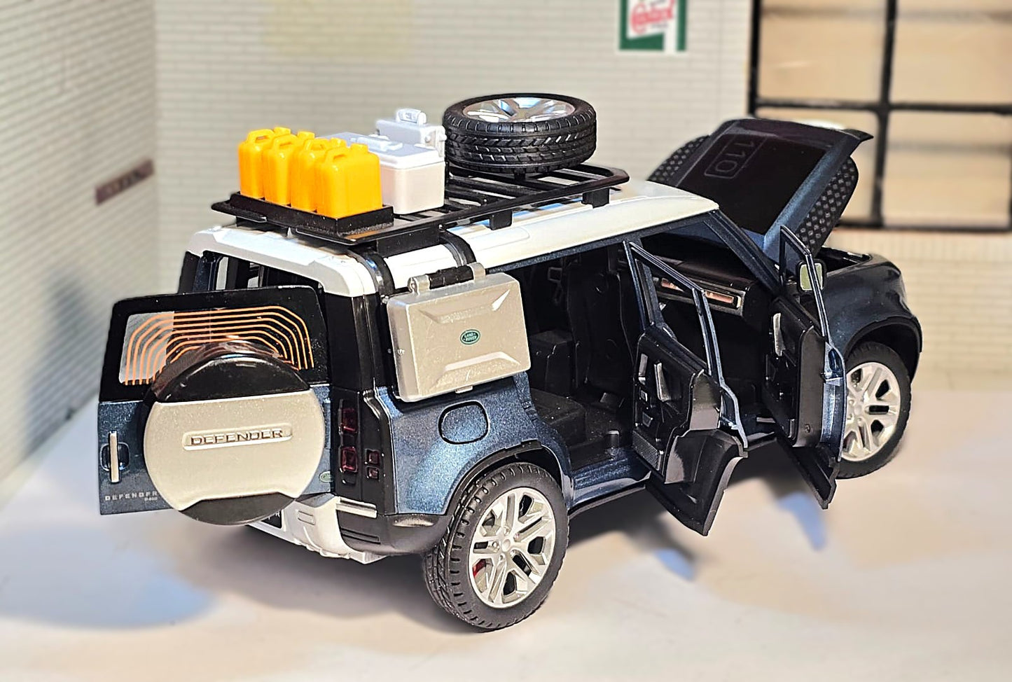 Land Rover 2022 Defender 110 CZ607 Che Zhi 1:24