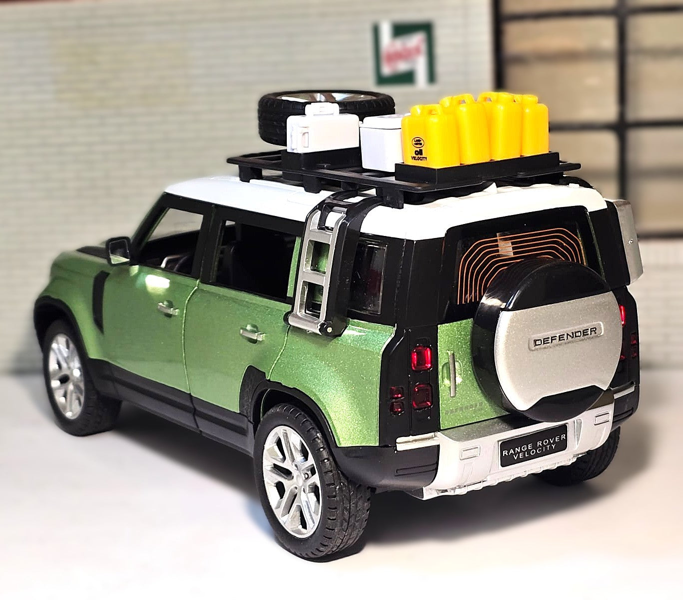 Land Rover 2022 Defender 110 CZ607 Che Zhi 1:24