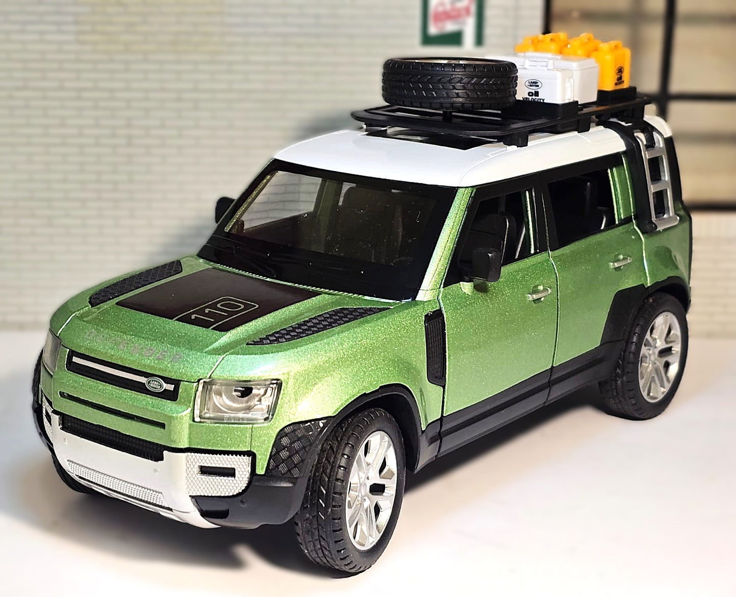 Land Rover 2022 Defender 110 CZ607 Che Zhi 1:24