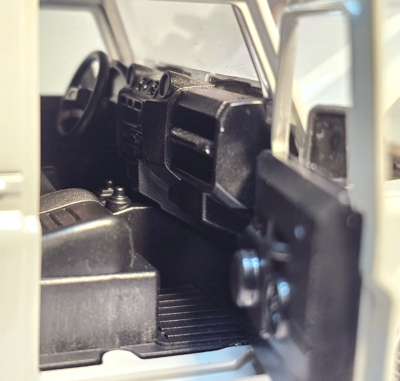 Land Rover 2023 Classic Defender RW9224 CMJ 1:24