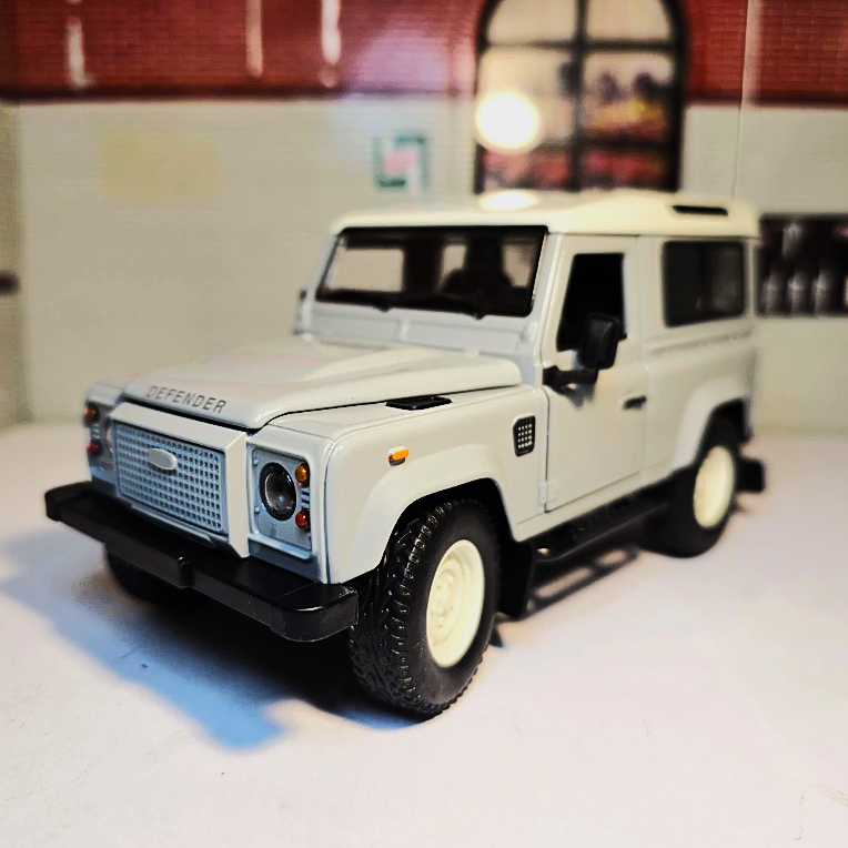 Land Rover 2023 Classic Defender RW9224 CMJ 1:24