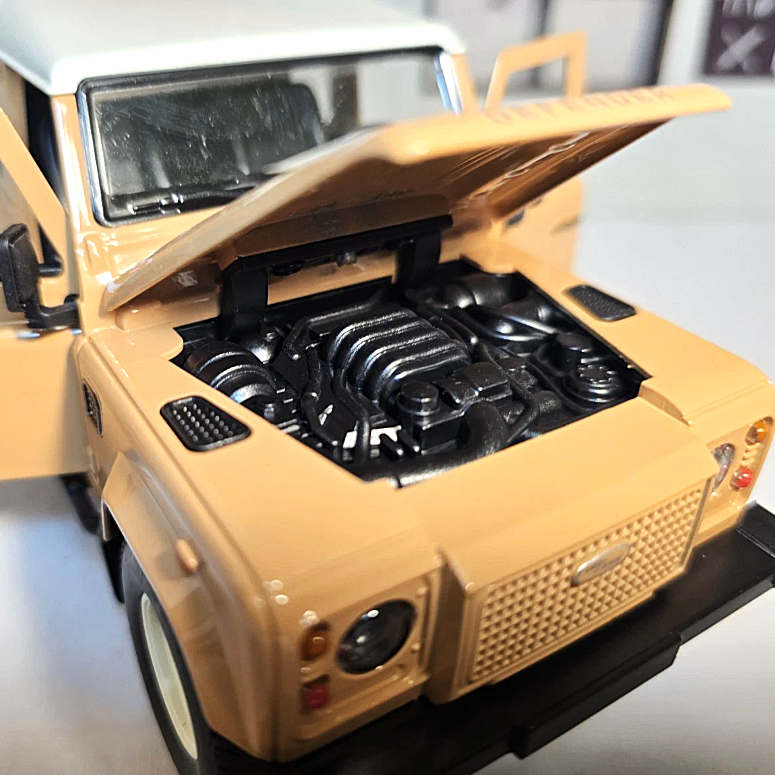 Land Rover 2023 Classic Defender RW9224 CMJ 1:24