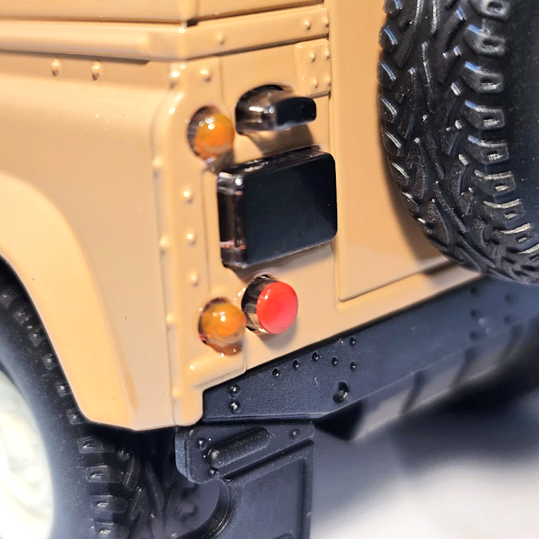 Land Rover 2023 Classic Defender RW9224 CMJ 1:24