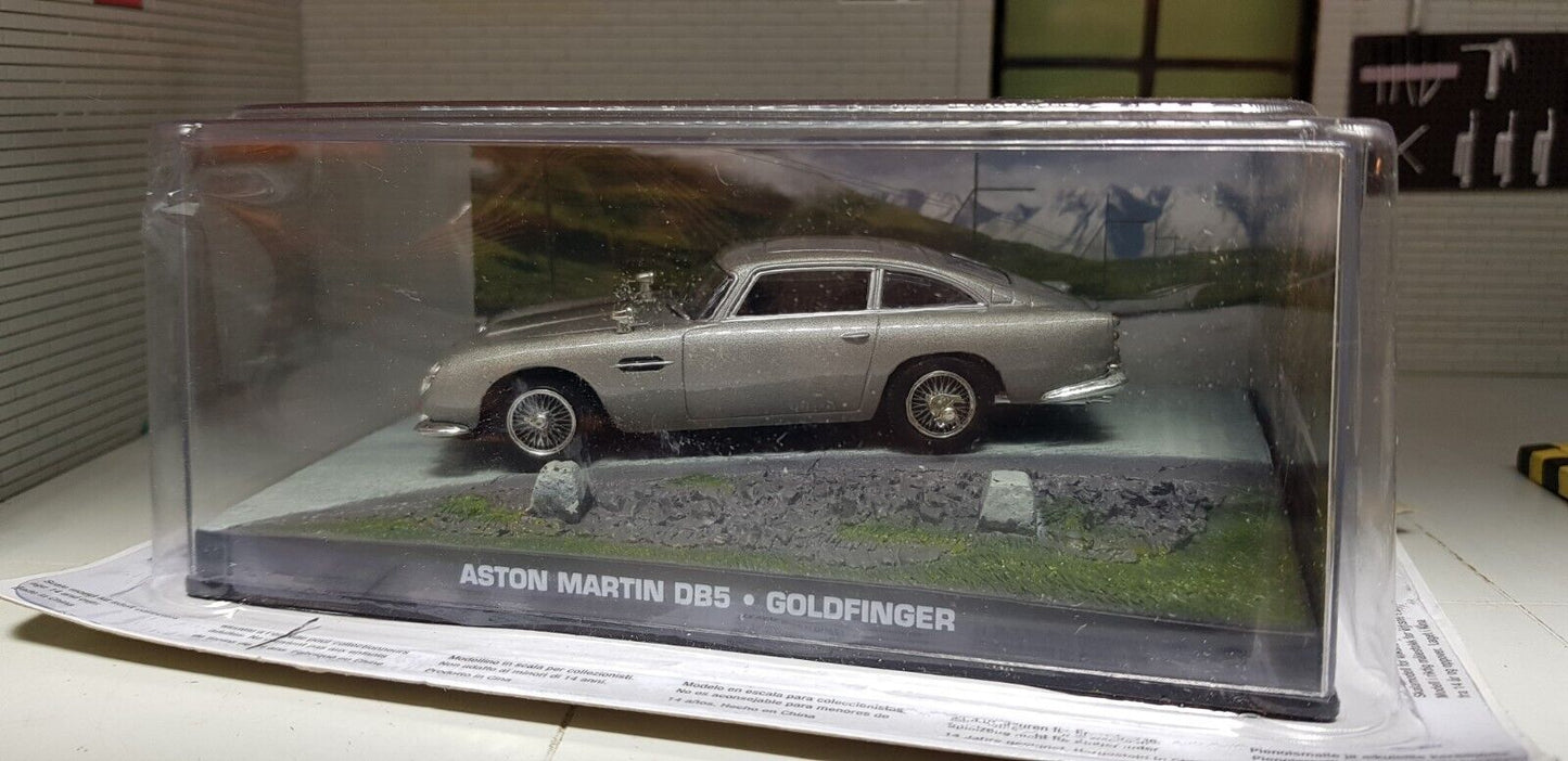 Aston Martin DB5 1964 James Bond Goldfinger Ex-Magazin Diorama 1:43