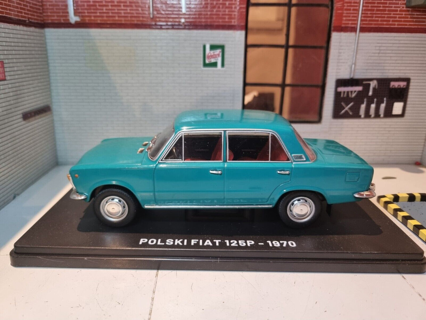 Polnischer Fiat 125P 1970 ohne Markenzeichen 1:24 
