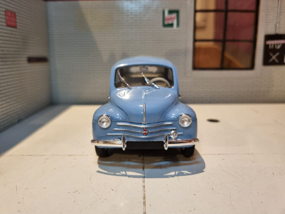 1:24 1958 Renault 4 CV Ex-Magazine