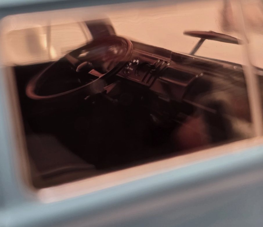 Volkswagen 1973 T2 Bay Window Van Ex-Magazine 1:24