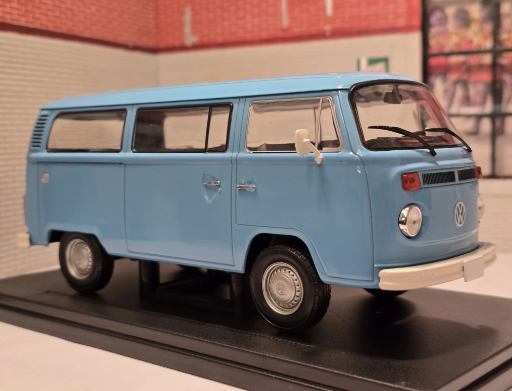 Volkswagen 1973 T2 Bay Window Van Ex-Magazine 1:24