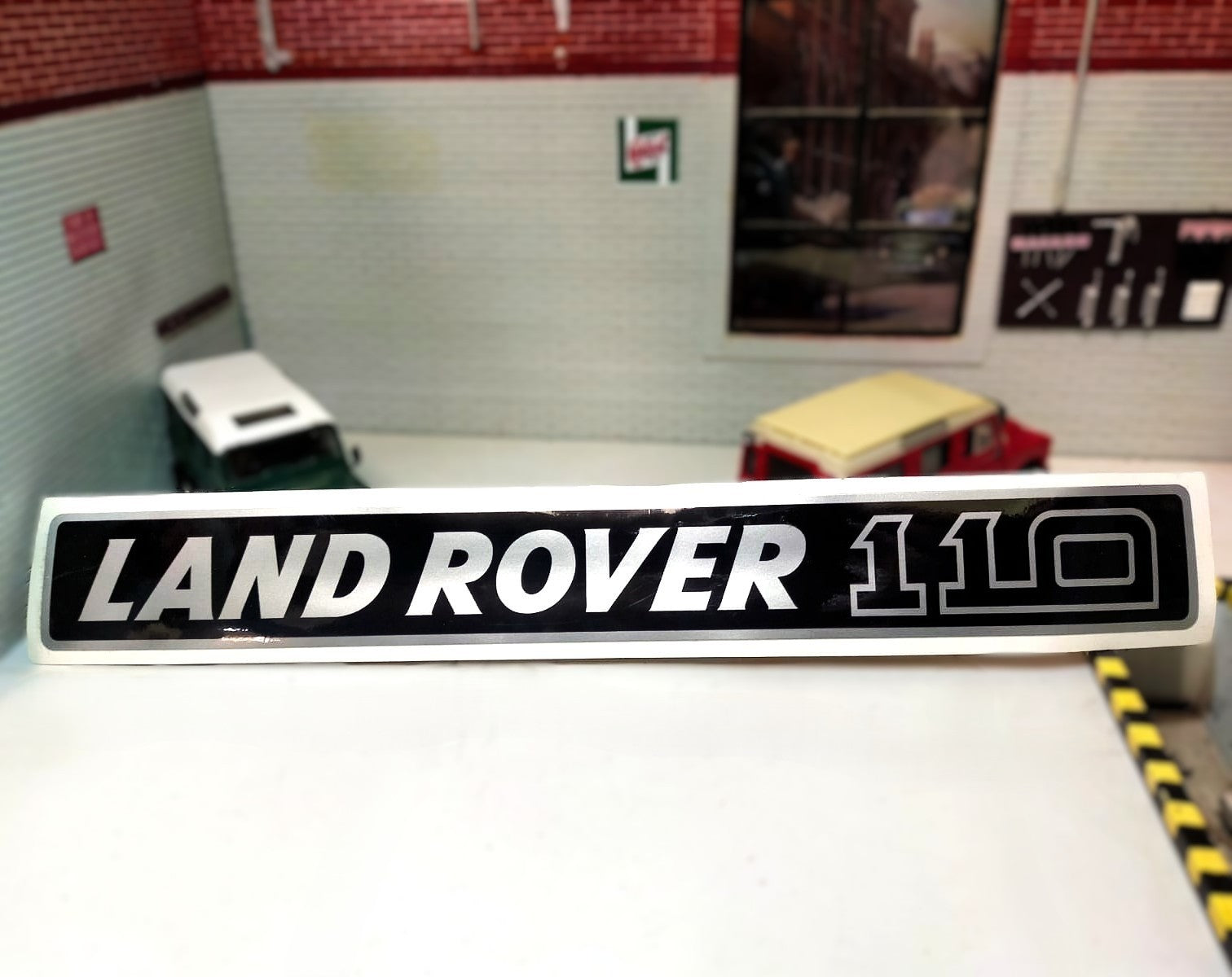 Land Rover Defender 110 V8 TDi Front Panel Bonnet Badge MUC2003 ...