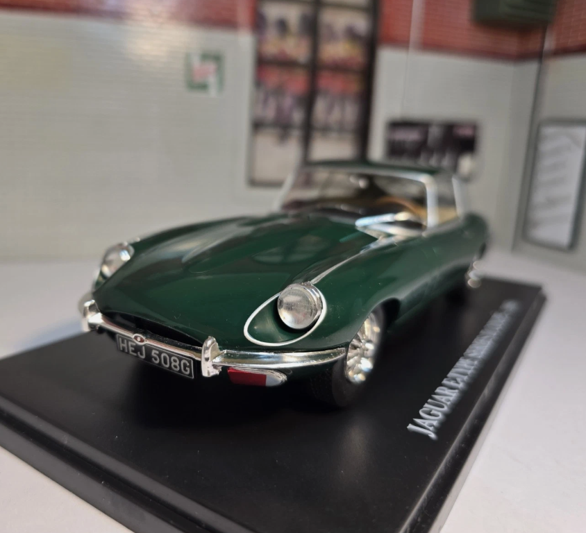 Jaguar 1969 E-Type Series 2 Coupe Ex-Magazine 1:24