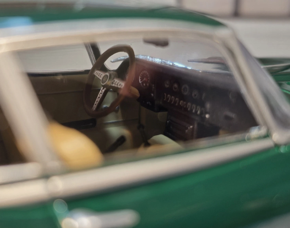 Jaguar 1969 E-Type Series 2 Coupe Ex-Magazine 1:24