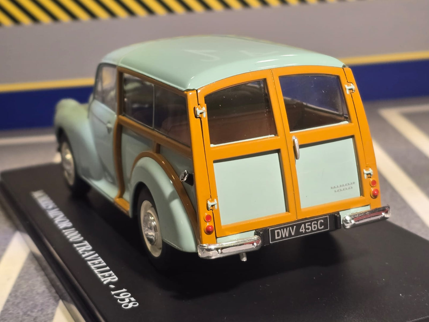 Morris Minor 1958 Traveller 1:24