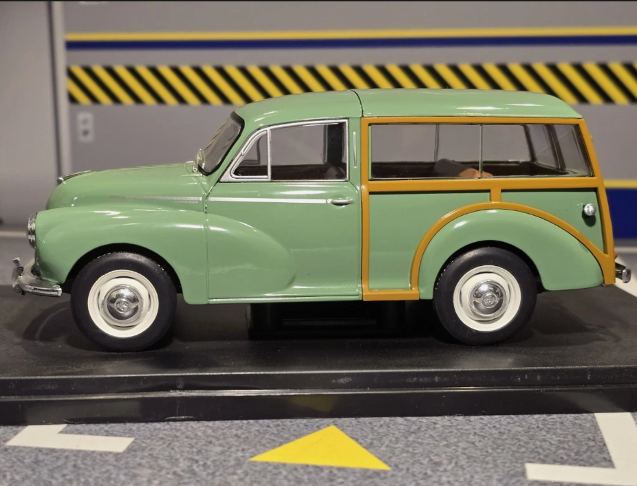Morris Minor 1958 Traveller 1:24