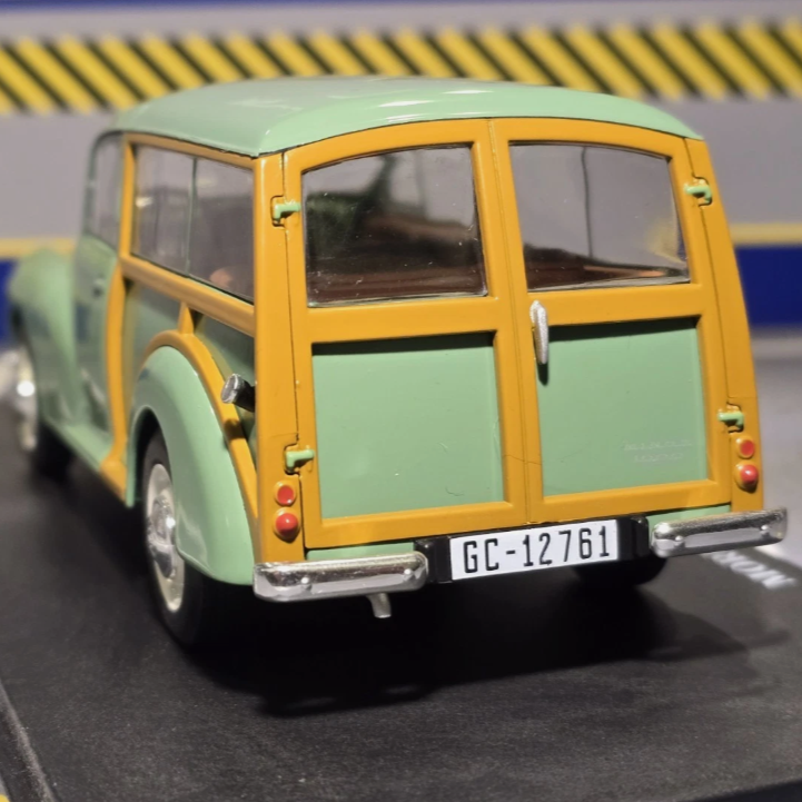 Morris Minor 1958 Traveller 1:24