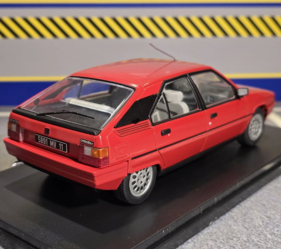 Citroen 1983 BX 16 TRS 1.6 Petrol Ex-Magazine 1:24