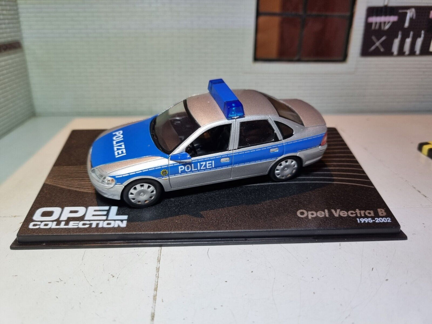 Opel 1995 Vectra Deutsche Polizei 1:43
